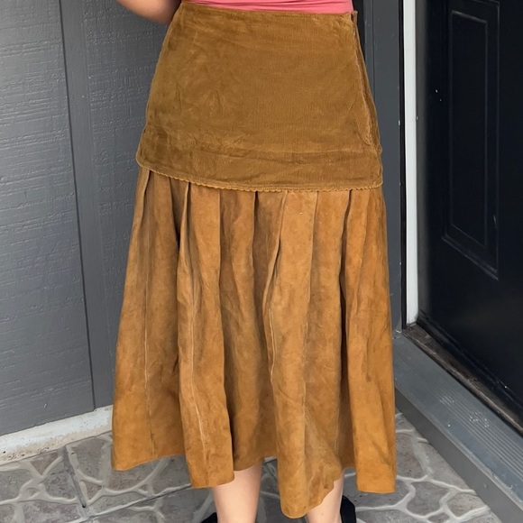 Vintage Rare 80’s Gianni Versace Size 8  Mid Skirt Brown Suede 100% Leather - Picture 9 of 10